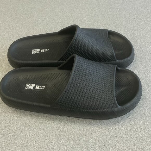 NWOT 32 Degrees Cool Mens Size L W 9-10 M 7-8 Black Slides Sandals - Picture 1 of 7